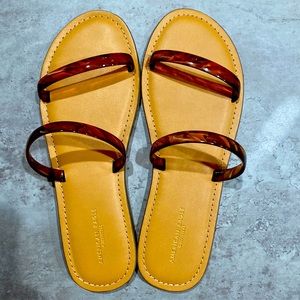 Brand new never worn American Eagle tortoise sandal size 6